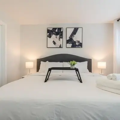 3bedroom Stylish Getaway by the Park with 2-Car Garage