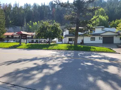 an empty street in front of a house at Alpen Motel in Radium Hot Springs
