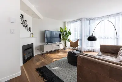 Gallery image of Amazing Location - 2BDRM/2BATH - right on Robson in Vancouver