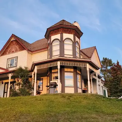 Bluejay Suites B&B