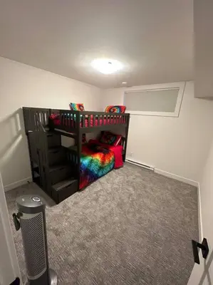 a room with a bunk bed in a room at The Royal Bay Escape: Cozy 2 bedrooms garden suite in Colwood