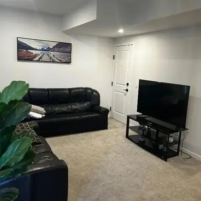 Praise bethel -Homely walkout legal basement in YYC