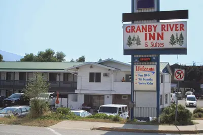 a sign for a family river inn and suites at Granby River Inn & Suites in Grand Forks