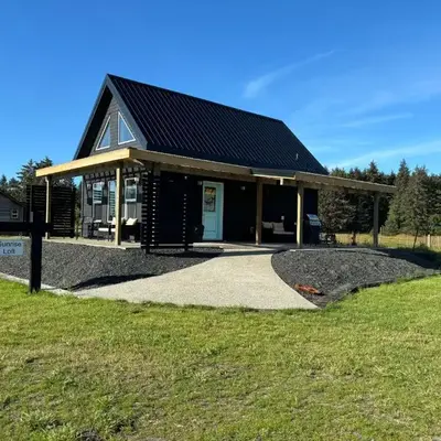 Sunrise Cabin- The Loft - secluded Beach front guest house