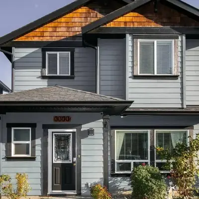 Entire 3-bedroom house Near Town