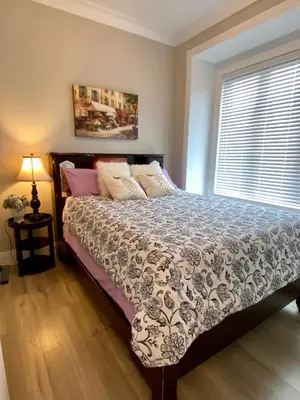 a bedroom with a bed and a window at Richmond Sweet home in Richmond