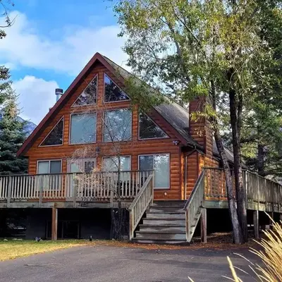 Pine Cone Cabin by StayIn