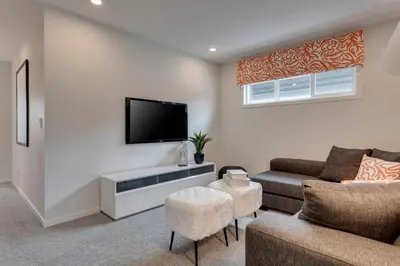 Gallery image of Spacious Modern Home With King Bed & Office in Calgary