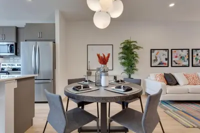 Gallery image of Spacious Modern Home With King Bed & Office in Calgary