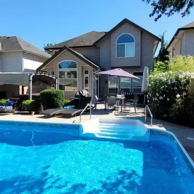 Metropolitan Dream Stay with Saltwater Pool and Hot Tub