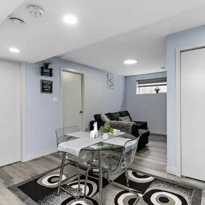The Cozy Cove - Modern Private Basement Suite with Comfort & Charm