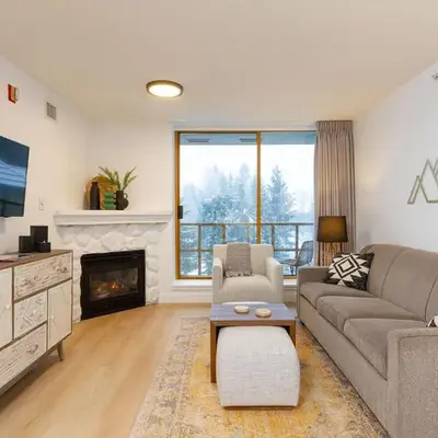 Renovated 1Bed-1Bath in Village with Pool