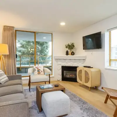 Renovated 2Bed-2Bath in Village with Pool