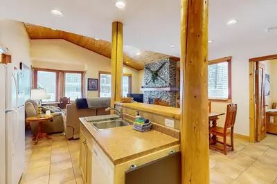 Gallery image of Grizzly Lodge 306 in Big White