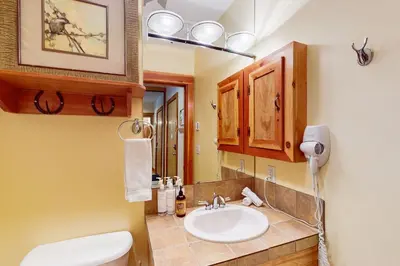 Gallery image of Grizzly Lodge 306 in Big White