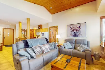 Gallery image of Grizzly Lodge 306 in Big White