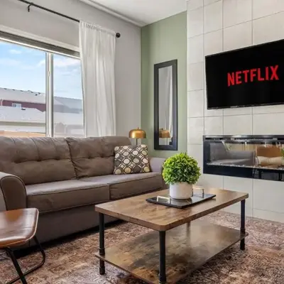 Top Rated Luxury House with Central AC