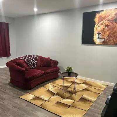 Cute Highland Park Upper B Unit