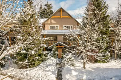 Gallery image of Glacier's Reach 42 in Whistler