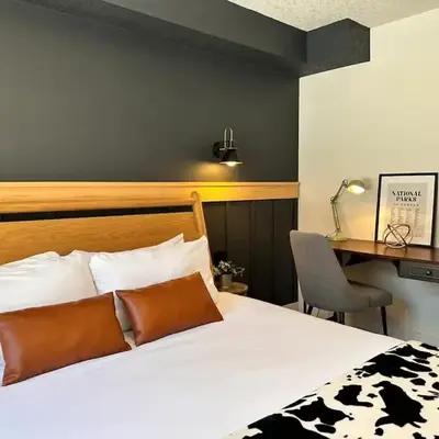 W118 NEW! Central Canmore- Light Industrial Hotel Room