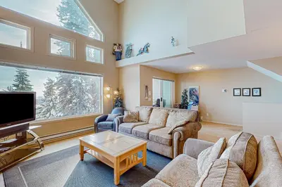 Gallery image of SnowCrest Village, Unit 5 in Big White