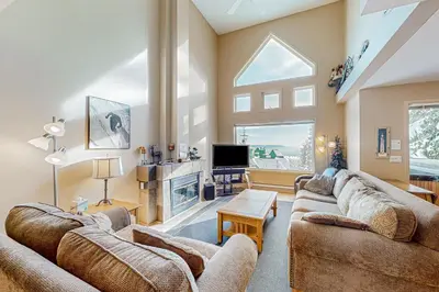 Gallery image of SnowCrest Village, Unit 5A in Big White