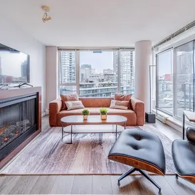 Near BC Place & SkyTrain Access & Free Parking