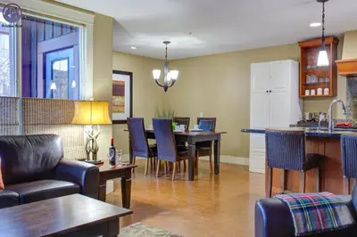 Gallery image of Chinook Manor in Canmore