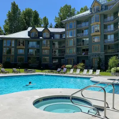 Cascade Lodge with front desk check in services