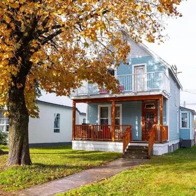 Downtown Home Private Hot Tub Walkable Location