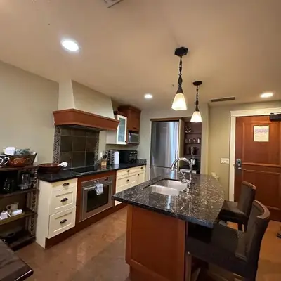 Solara Escape - 2BR Retreat with Pool - Hot Tub - Gym - Spa