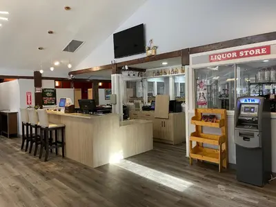 a restaurant with a liquor store with a cash register at The 22 Hotel in Cremona