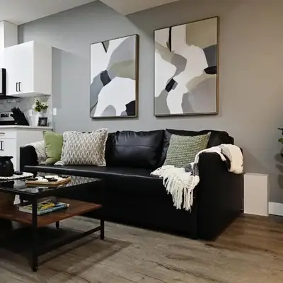 Queen Suite 20 Min from YEG Airport with Disney