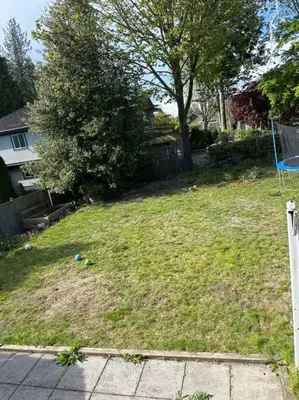 a yard with at Sabrina's Home in Delta