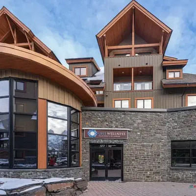 Mountain Retreat Corner Suite -Pool - Hot Tub & Spa Escape