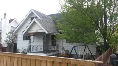 a white house with a wooden fence at Bon Homme View in Jasper