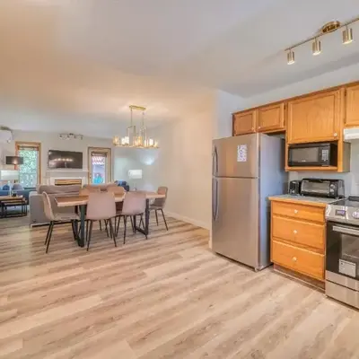 Bow Valley Chalets-Entire 2 King Bedrooms townhouse