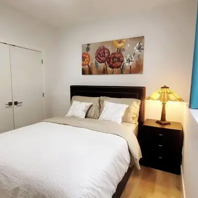 Gorgeous 2 Bedrooms Suite Private entrance with patio-Free Parking