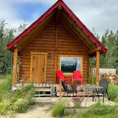 Dry Log Cabin with Mountain Views