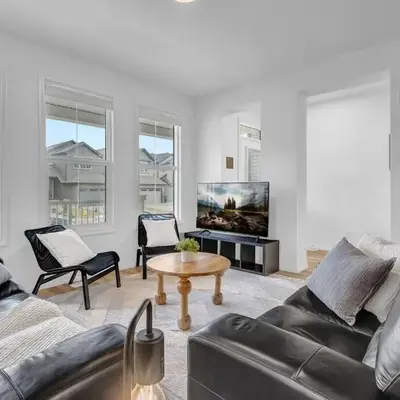 LovelyHome-Foosball-NearAirport-5 Queen Beds -Air conditioning