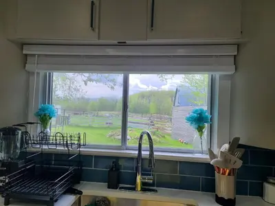 a kitchen window with a view of a yard at DreamLand Farms, Edmonton in Duffield