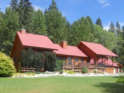a large wooden house with a red roof at beard's creek bed and breakfast in Parson