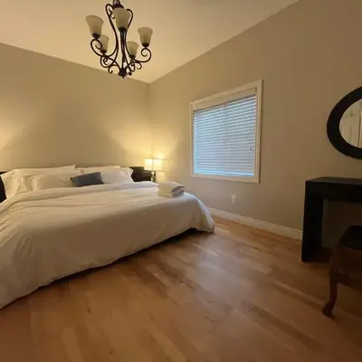 King and Queen rooms -J&J Chilliwack