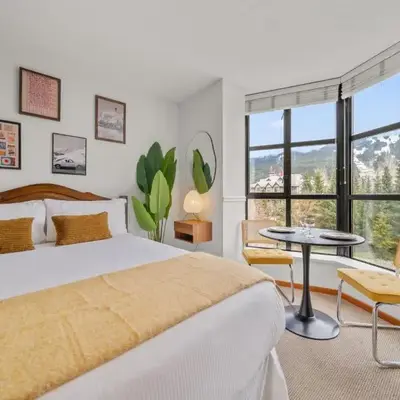 Mid Century Modern - Studio w Pool & Hot Tub