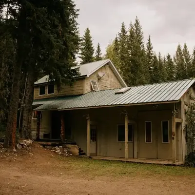 Rustic Executive Cabin at Beaverfoot