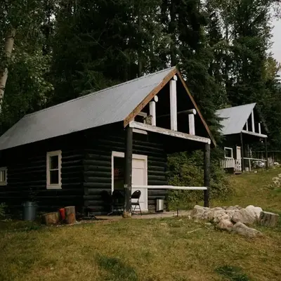 Rustic Woodland Cabin at Beaverfoot