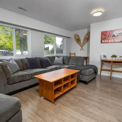 Quiet Area Near Downtown Walkable To Cafes