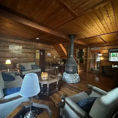 Rustic Beaverfoot Lodge Room N6
