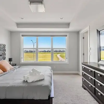 Large House Near Calgary Airport with Central AC