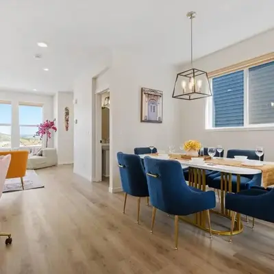 Entire 4 Bedroom House Including Basement with King Size Bed